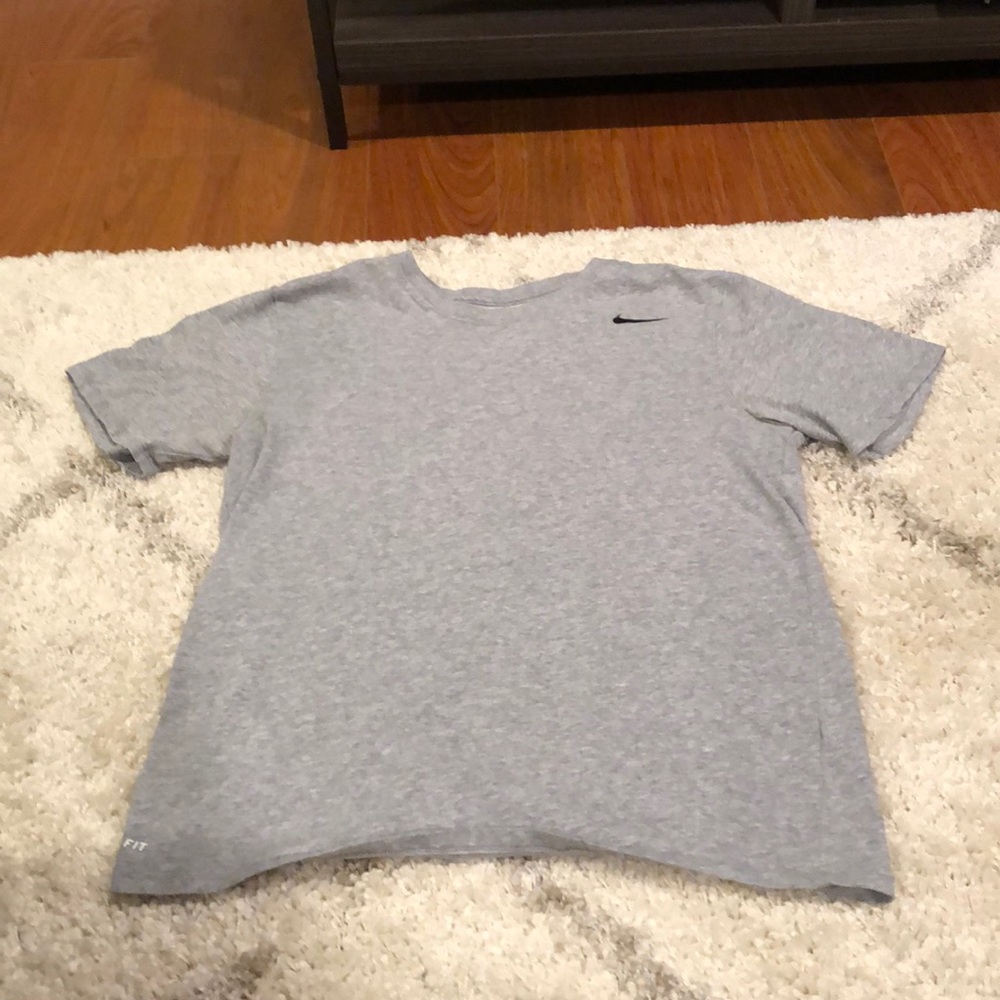 The Nike Tee - Picture 1 of 5